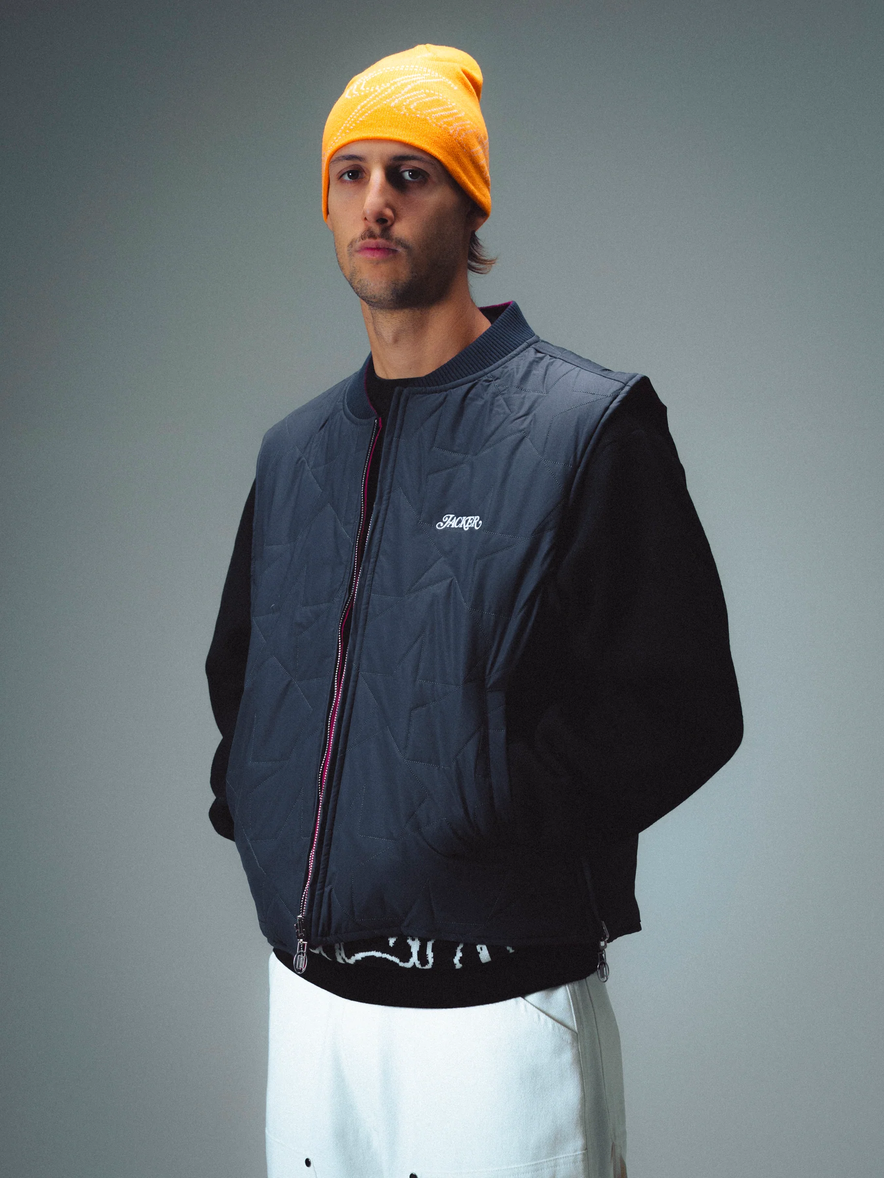 REVERSIBLE SLEEVELESS JACKET - NAVY & RED - Image 9